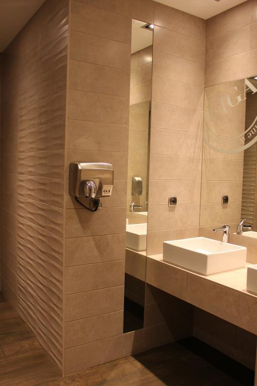 Hotel Figa Plewiska Luaran gambar