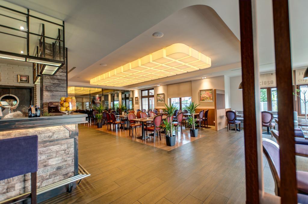 Hotel Figa Plewiska Luaran gambar